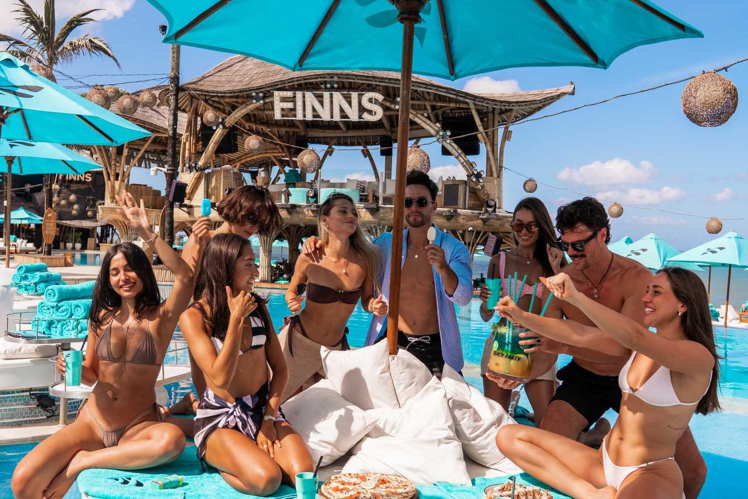 Party Lagoon Island Bed