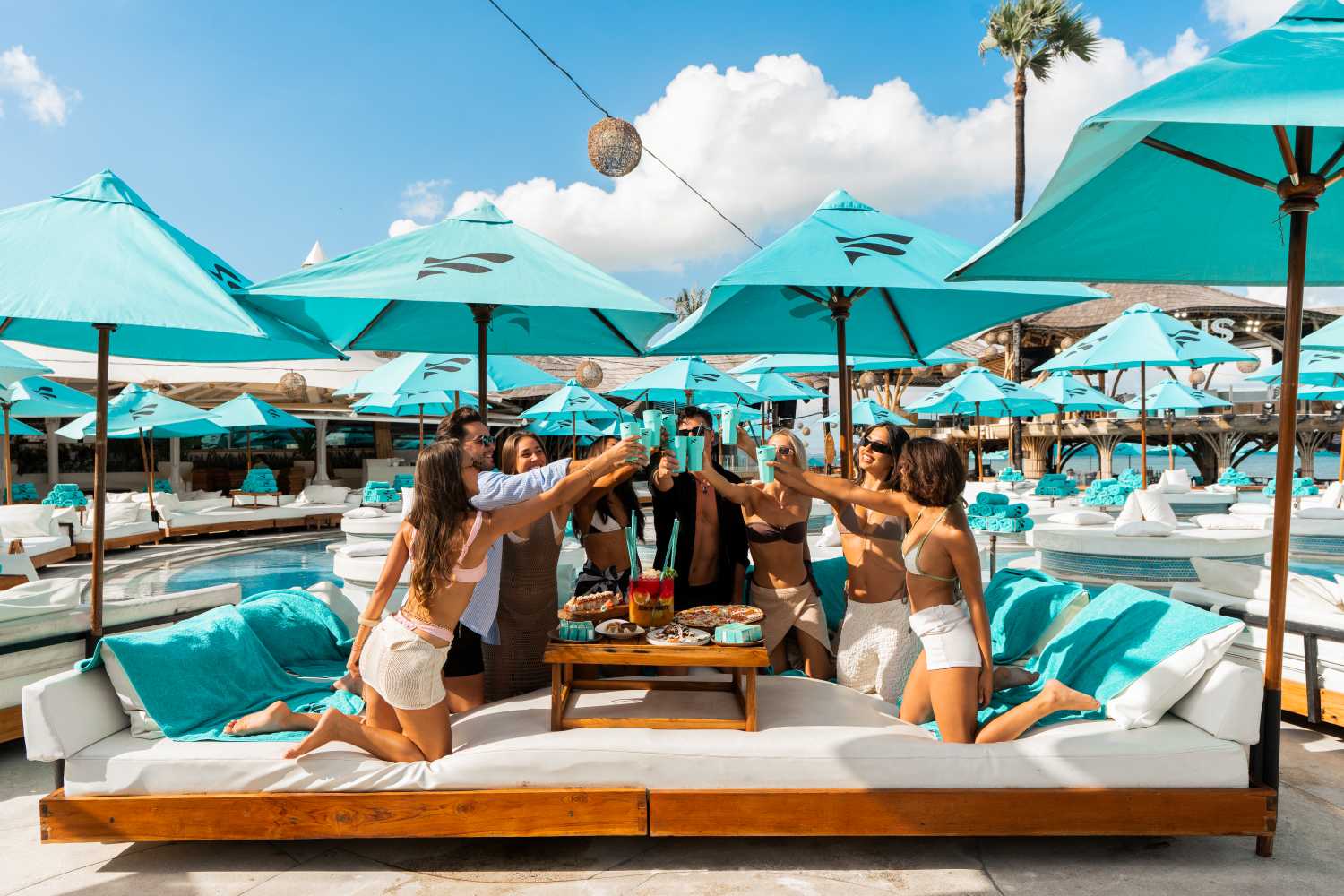 Party Lagoon Super Bed